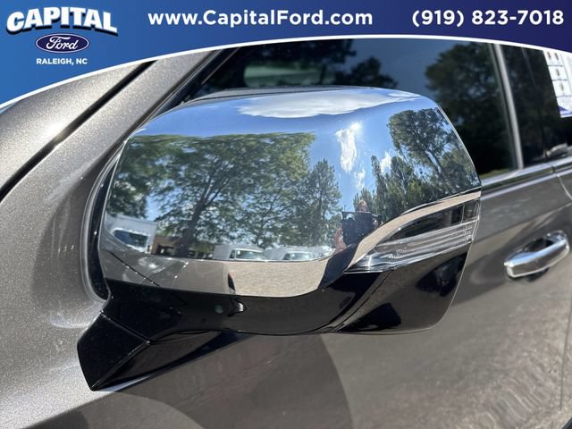Used 2021 Chevrolet Tahoe Premier w/ Premium Package AWD/4WD image 12