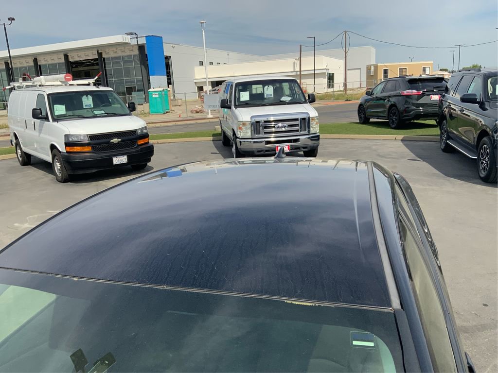 Used 2019 Toyota Prius L Eco w/ Carpet Mat Package image 12