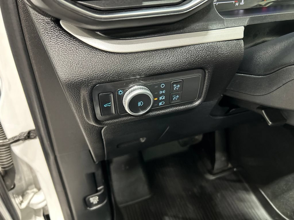 Certified 2022 Ford Explorer XLT w/ Equipment Group 202A AWD/4WD image 14
