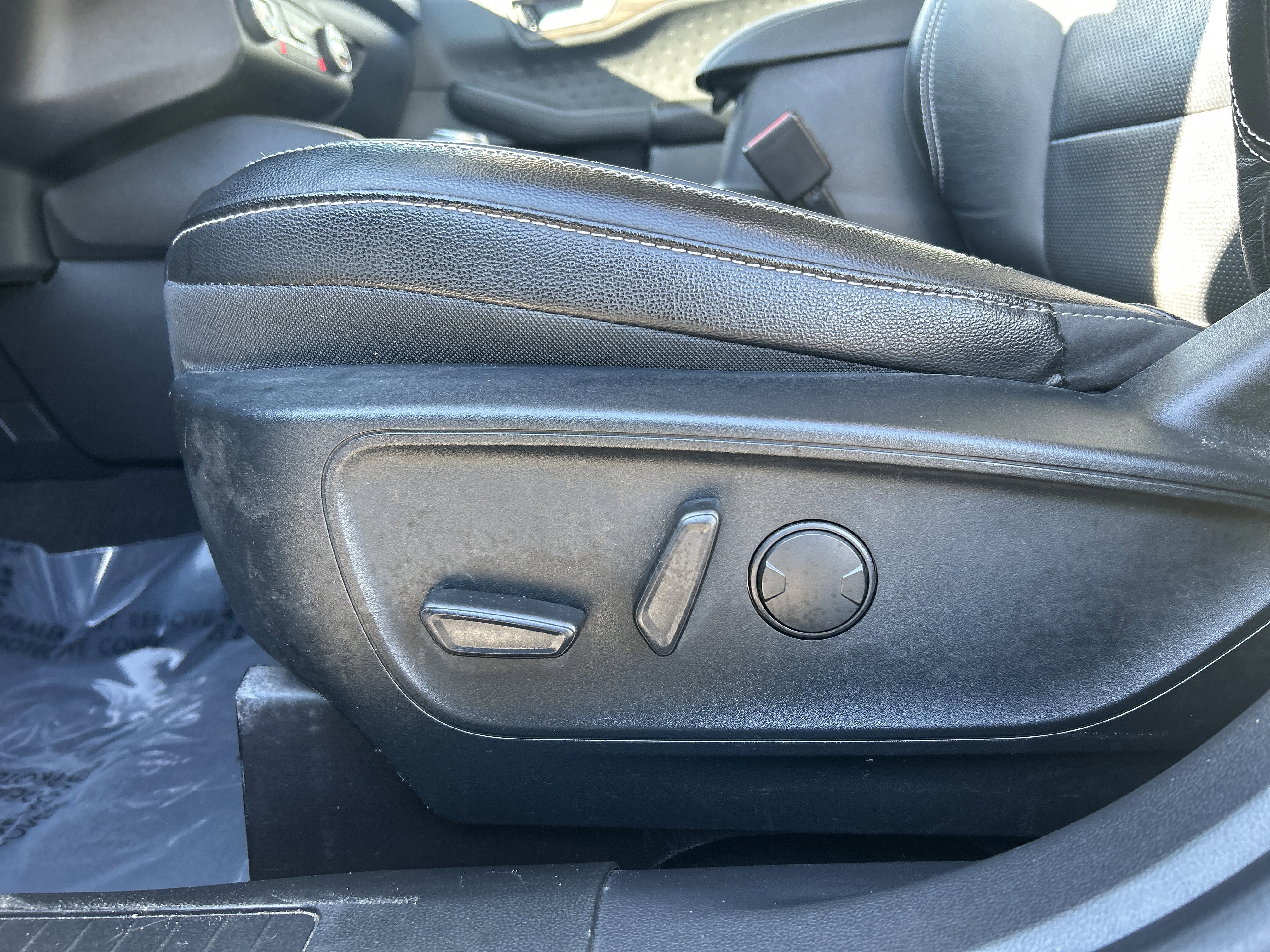 Certified 2020 Ford Escape Titanium w/ Titanium Premium Package 2.0 image 13