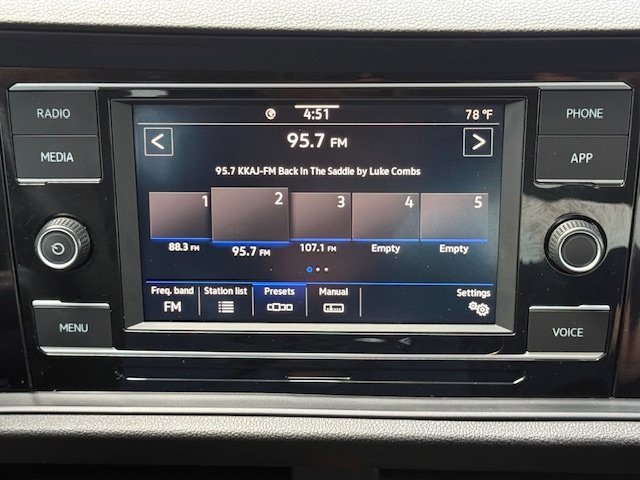 Used 2023 Volkswagen Jetta SE w/ Panoramic Sunroof Package image 14