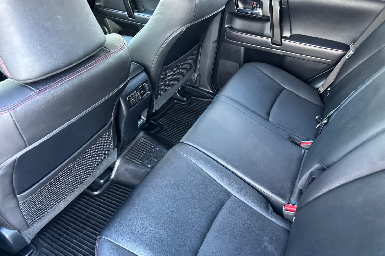 Used 2023 Toyota 4Runner TRD Off-Road Premium w/ Off Road Premium Plus Package AWD/4WD image 4