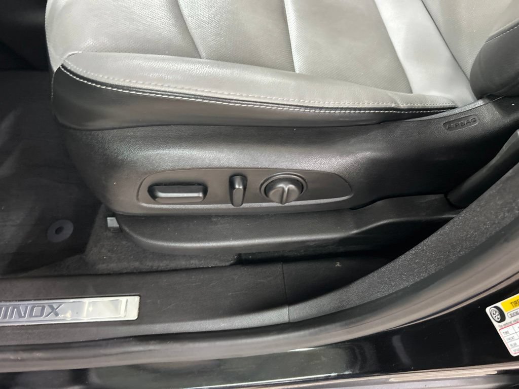 Used 2018 Chevrolet Equinox Premier FWD image 12
