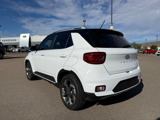 Used 2024 Hyundai Venue Limited FWD image 9