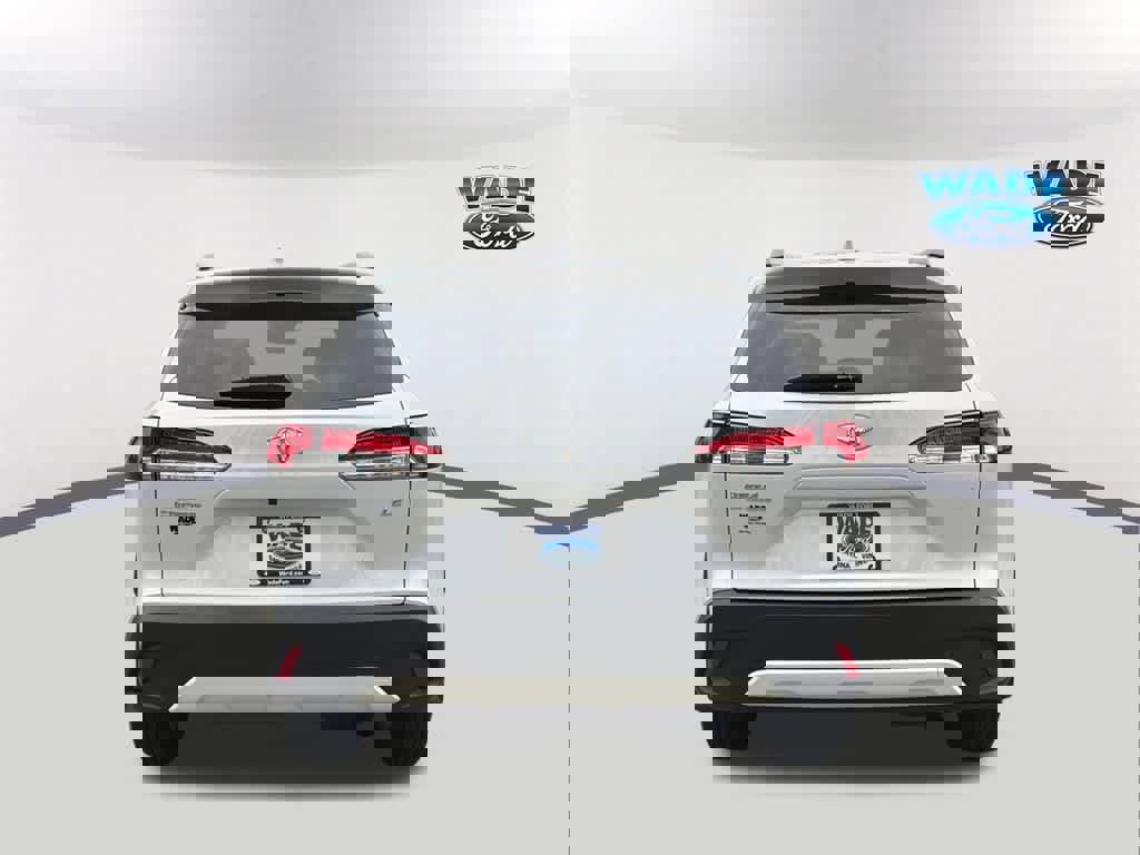 Used 2024 Toyota Corolla Cross LE image 6