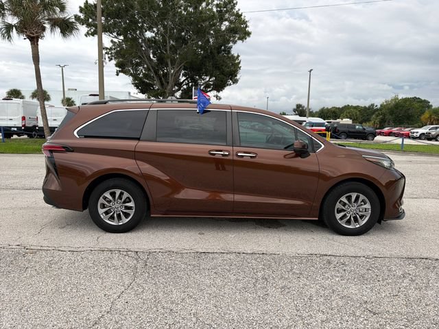 Used 2022 Toyota Sienna XLE FWD image 8