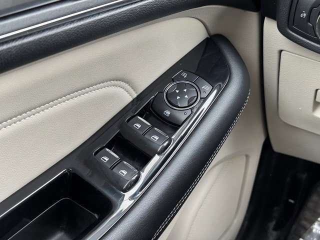 Certified 2017 Ford Edge Titanium w/ Technology Package image 38