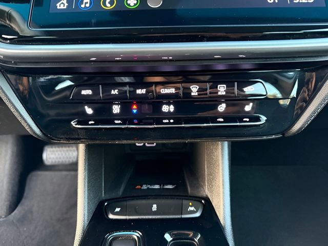 Used 2023 Chevrolet Bolt LT w/ Infotainment Package image 27