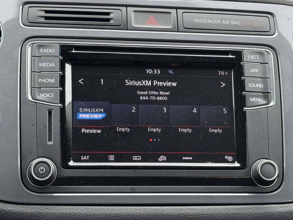 Used 2018 Volkswagen Tiguan Limited w/ Premium Package FWD image 3