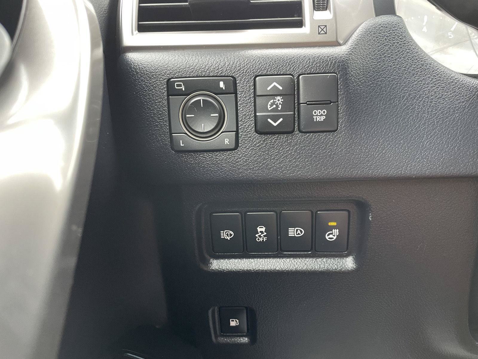 Used 2022 Lexus GX 460 Premium w/ Accessory Package AWD/4WD image 32