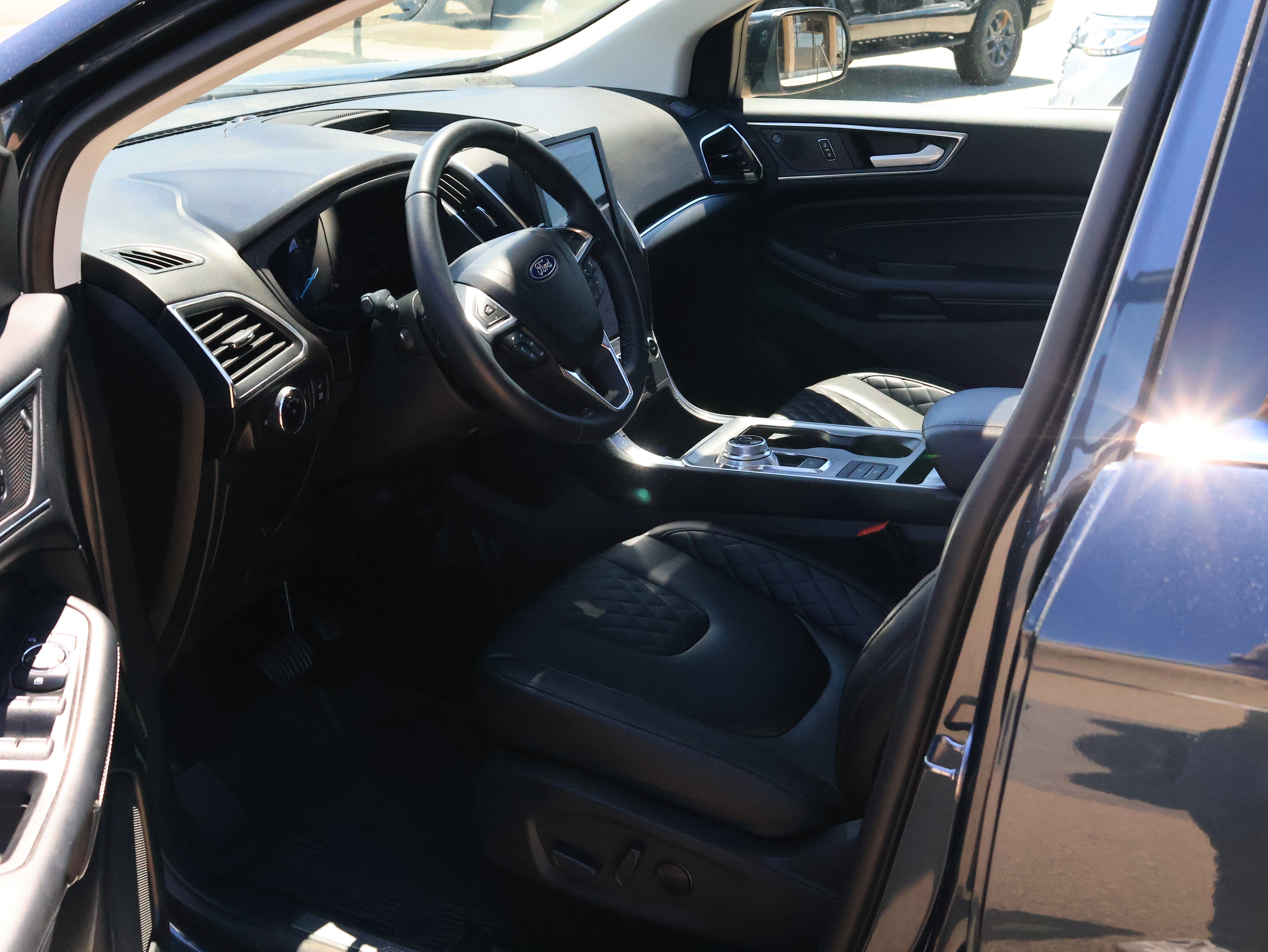 Certified 2023 Ford Edge Titanium w/ Class II Trailer Tow Package AWD/4WD image 4