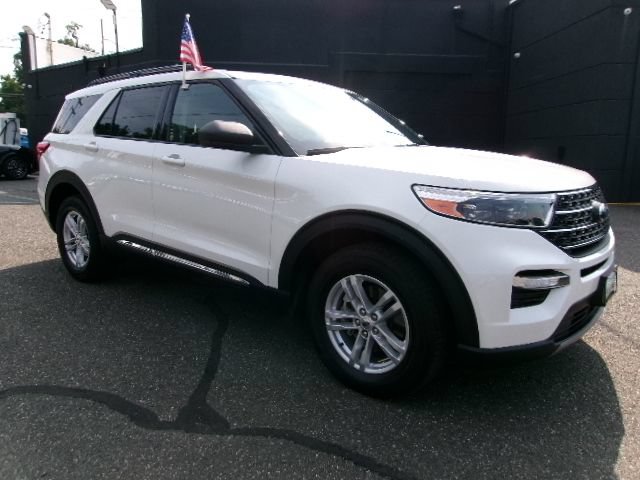 Certified 2023 Ford Explorer XLT w/ Equipment Group 202A AWD/4WD image 3