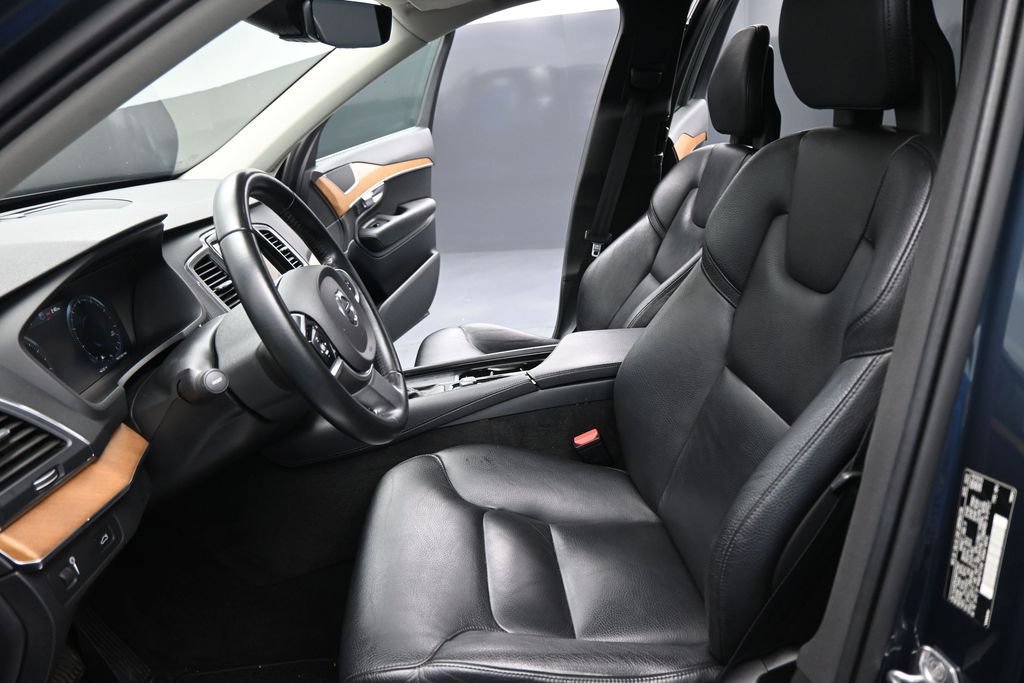 Used 2021 Volvo XC90 T5 Momentum w/ Protection Package Premier AWD/4WD image 8