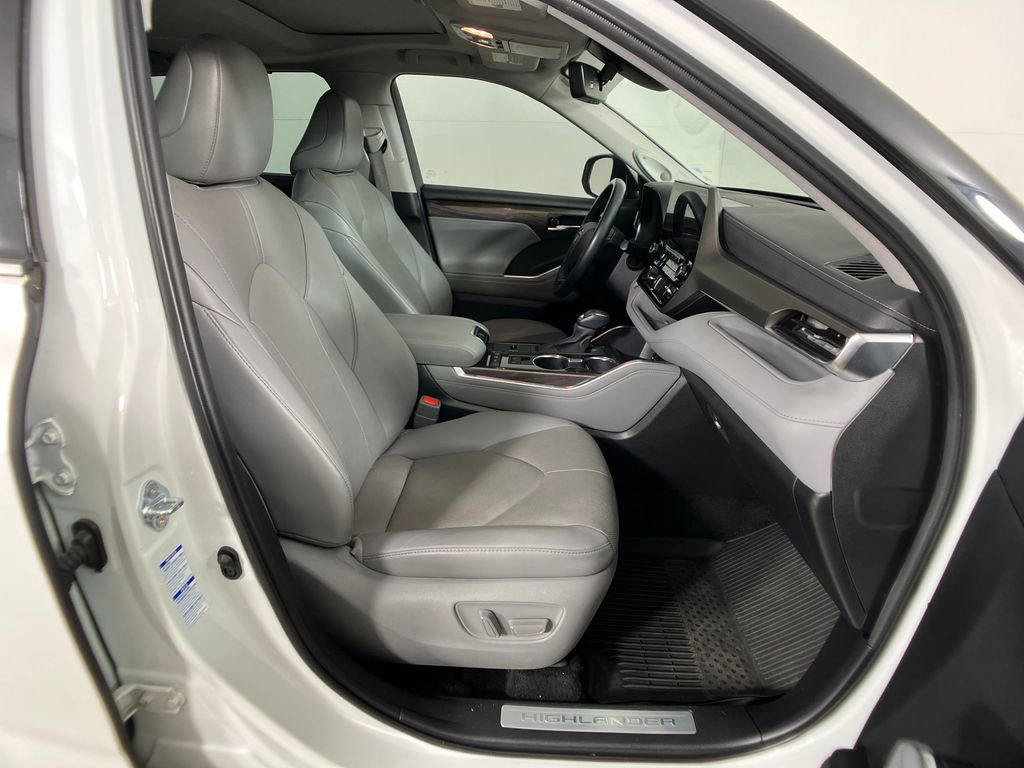 Used 2021 Toyota Highlander Limited image 10