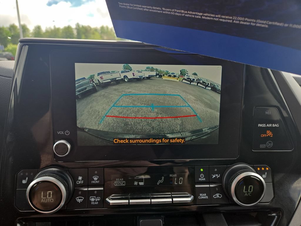 Used 2023 Toyota Highlander XLE AWD/4WD image 10
