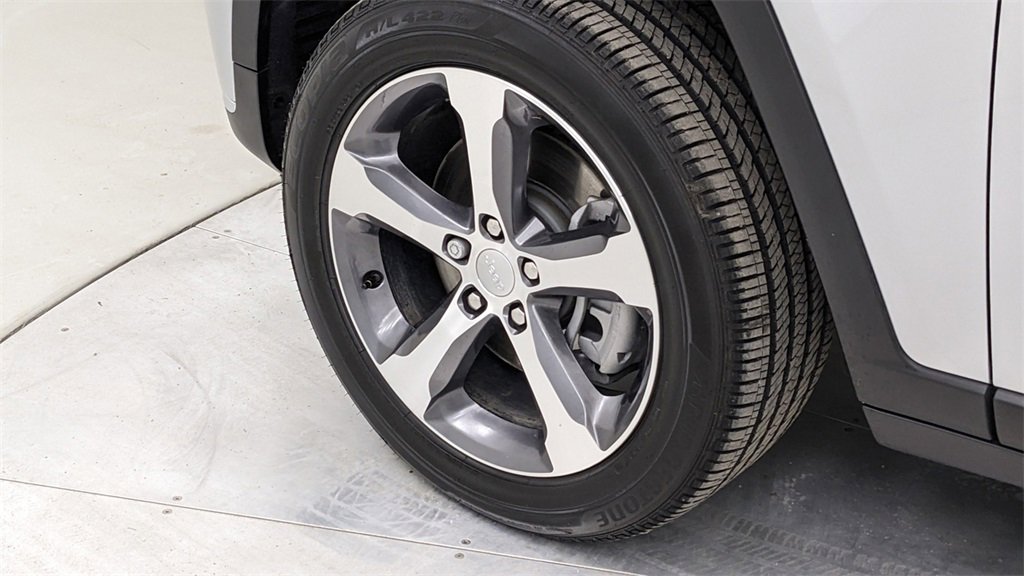 Used 2025 Jeep Grand Cherokee L Limited image 4