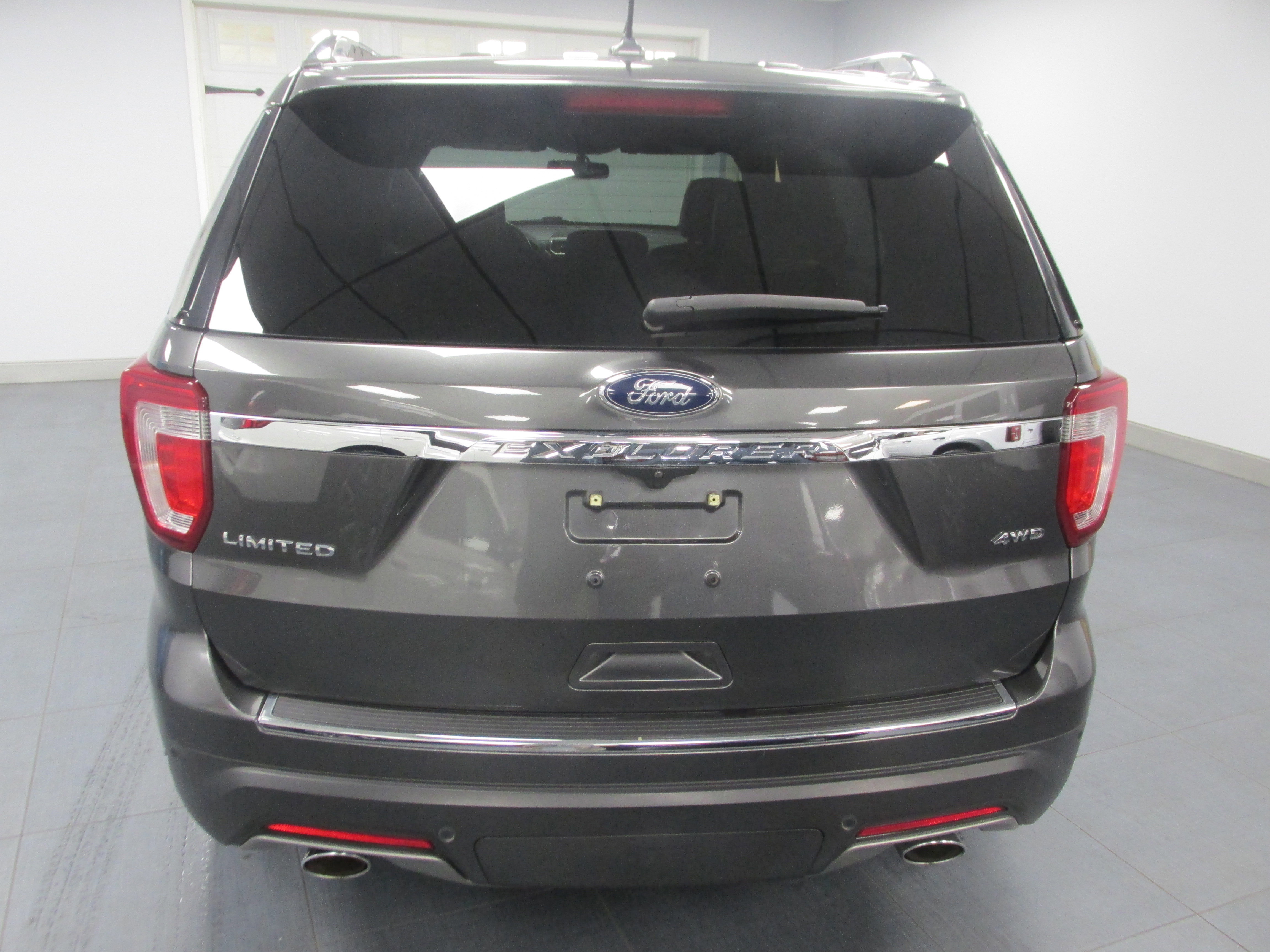 Certified 2019 Ford Explorer Limited w/ Class III Trailer Tow Package image 4