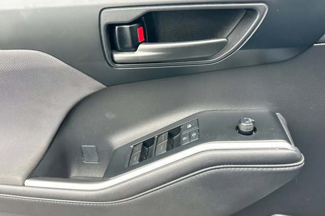Used 2020 Toyota Highlander LE image 10