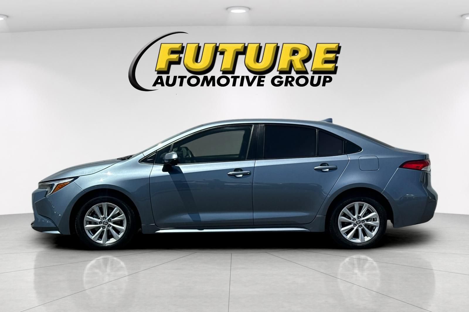Used 2024 Toyota Corolla LE w/ LE Convenience Package FWD image 6