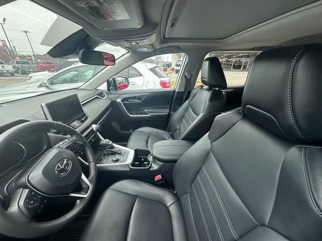 Used 2023 Toyota RAV4 XLE Premium image 3