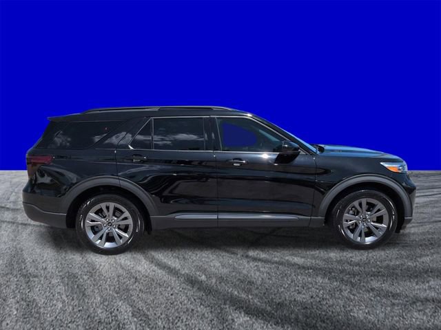 Certified 2022 Ford Explorer XLT w/ Equipment Group 202A image 3