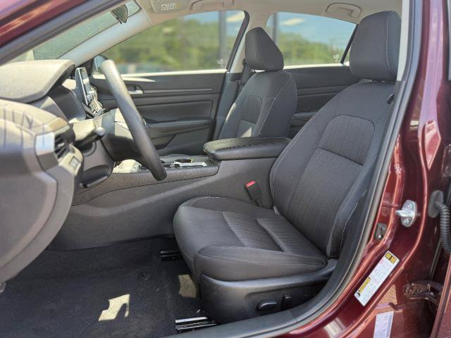 Used 2025 Nissan Altima 2.5 SV FWD image 7