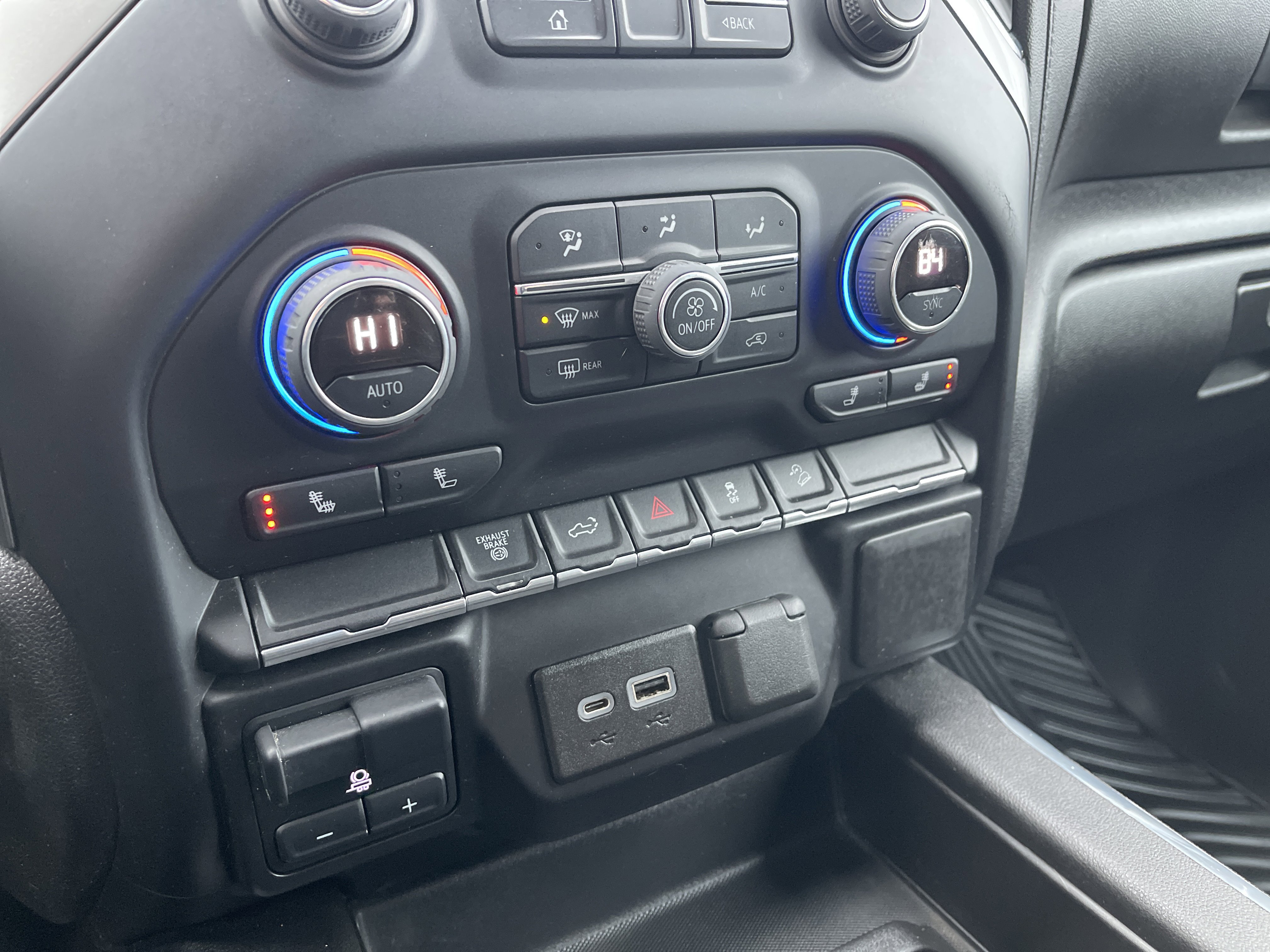 Used 2022 Chevrolet Silverado 3500 LT w/ Convenience Package image 20