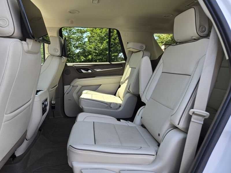 Used 2023 GMC Yukon Denali w/ Advanced Technology Package AWD/4WD image 13