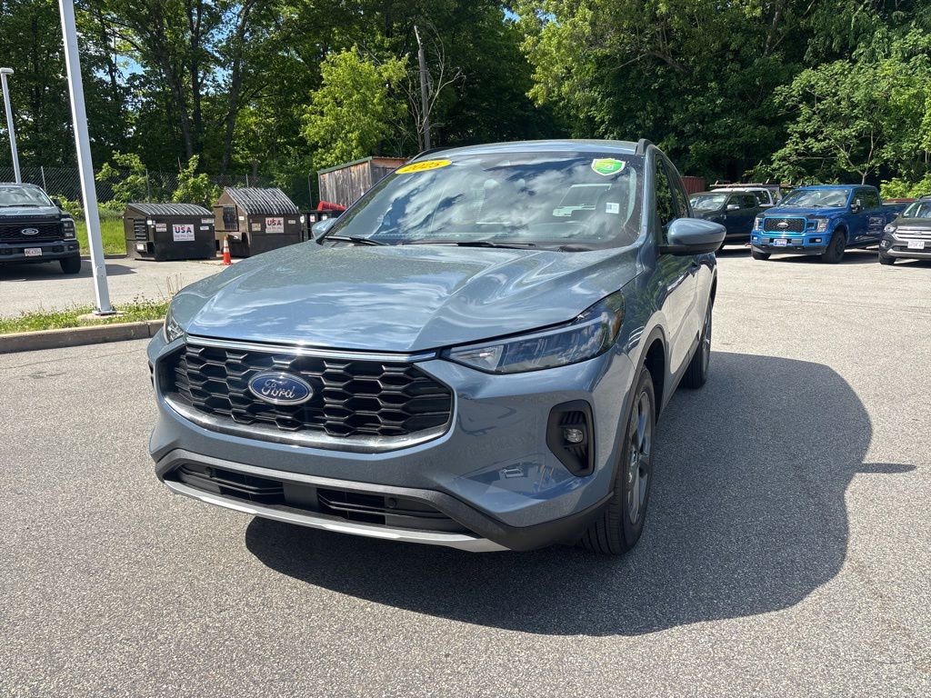 Certified 2025 Ford Escape ST-Line Select AWD/4WD image 3