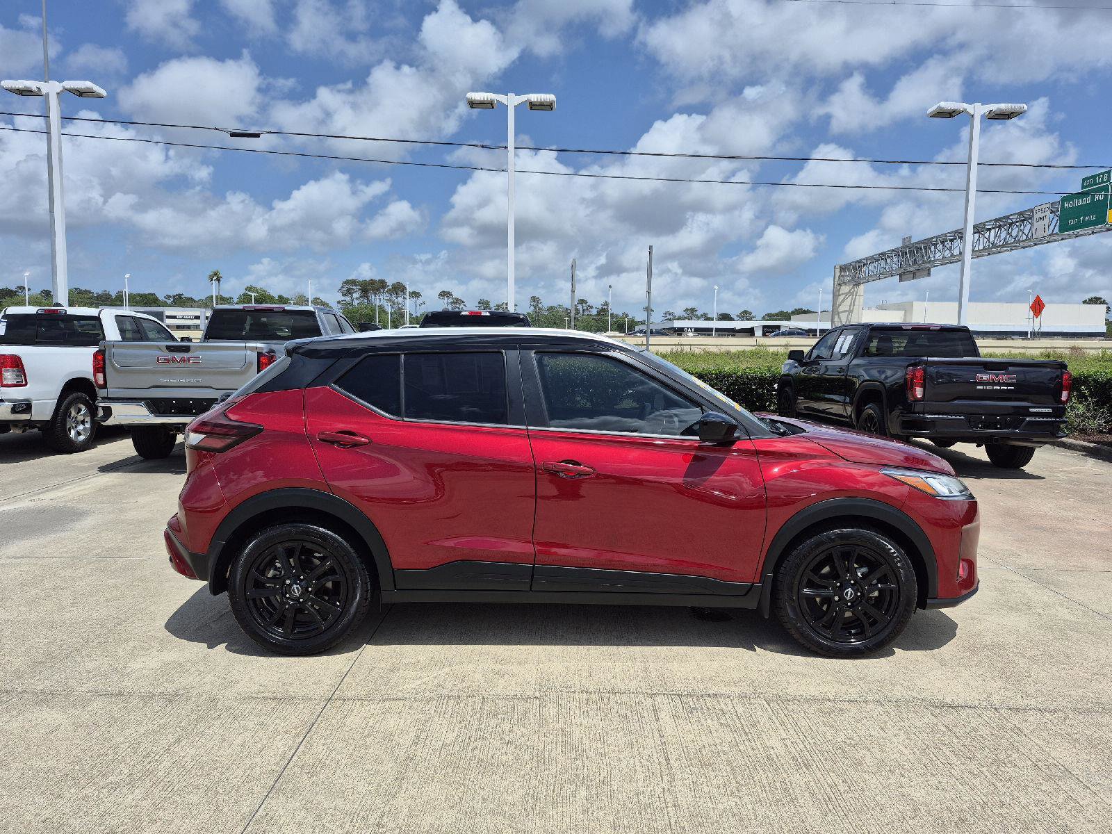 Used 2023 Nissan Kicks SV image 5