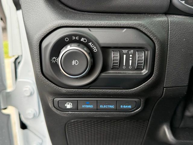 Used 2021 Jeep Wrangler Unlimited Sahara w/ Cold Weather Group AWD/4WD image 14