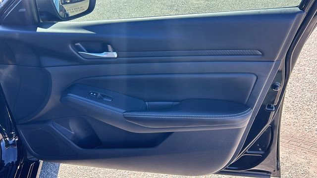 Used 2024 Nissan Altima 2.5 SV image 10