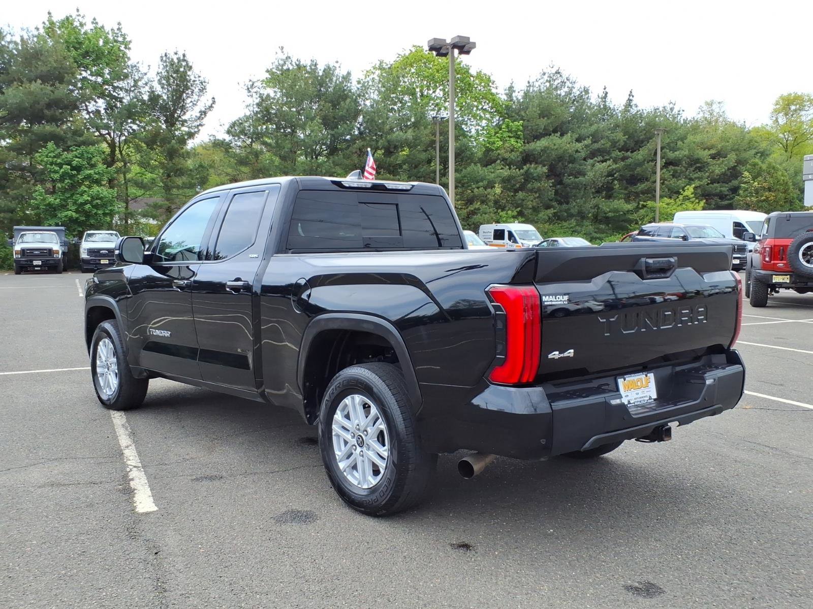 Used 2022 Toyota Tundra SR5 w/ SR5 Premium Package AWD/4WD image 5