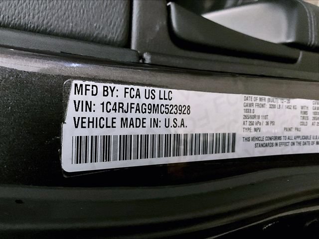 Used 2021 Jeep Grand Cherokee Laredo AWD/4WD image 32