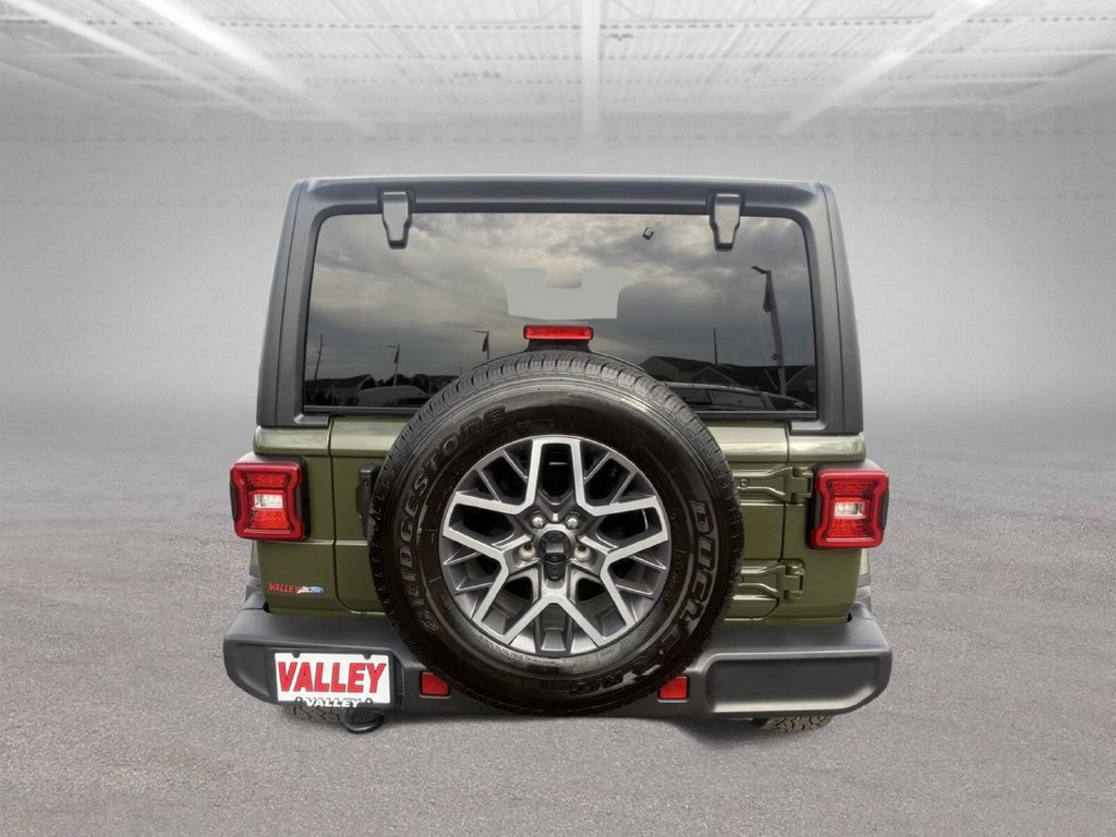 Used 2024 Jeep Wrangler Unlimited Sahara AWD/4WD image 6