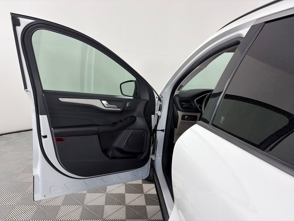 Certified 2021 Ford Escape SEL w/ Technology Package AWD/4WD image 10