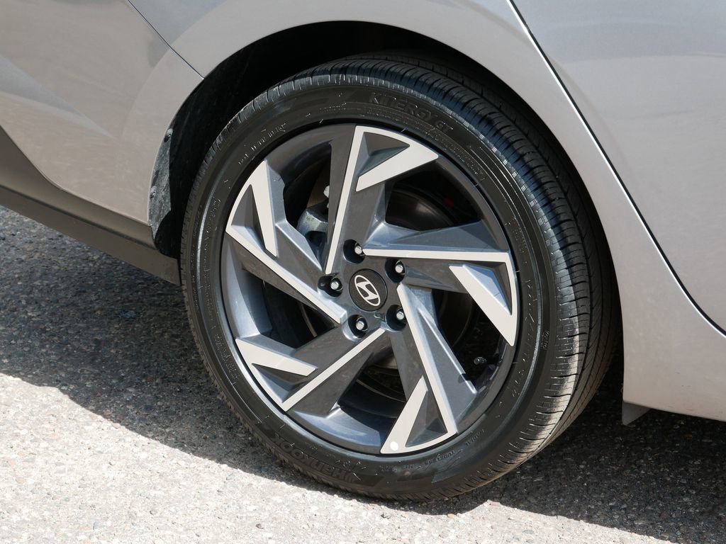 Used 2025 Hyundai Elantra SEL FWD image 7
