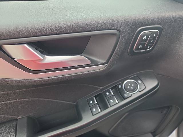 Certified 2025 Ford Escape Platinum AWD/4WD image 17