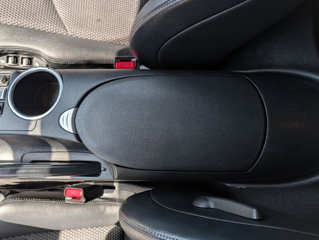 Used 2019 Nissan 370Z Touring RWD image 15