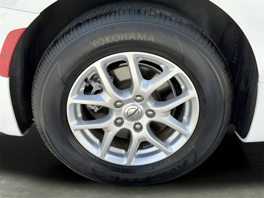 Used 2023 Chrysler Pacifica Touring-L image 14