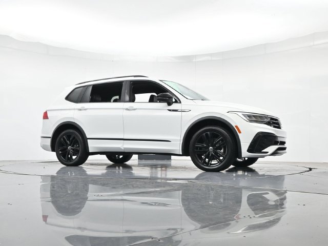 Used 2022 Volkswagen Tiguan SE R-Line FWD image 29