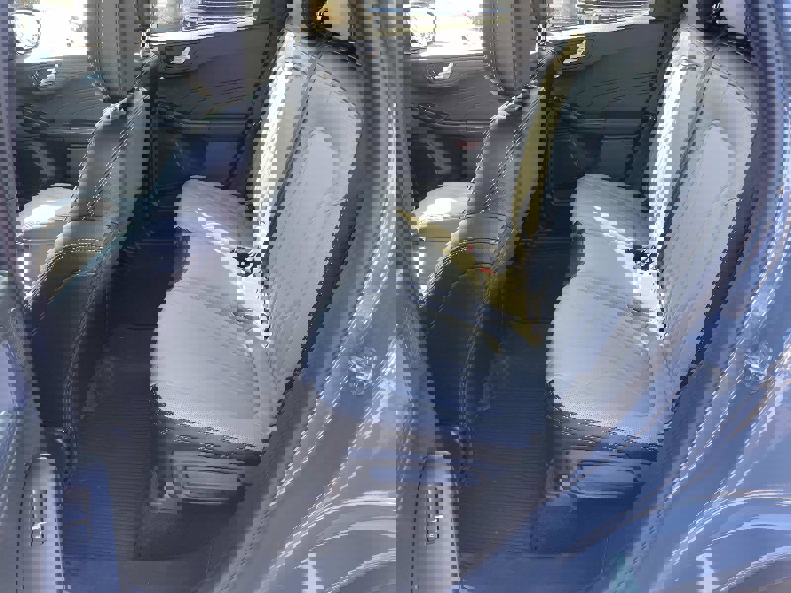 Certified 2025 Ford Escape Platinum w/ Premium Technology Package image 11