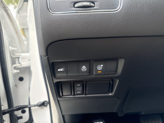 Used 2021 Nissan Armada Platinum w/ Captain's Chairs Package RWD image 18