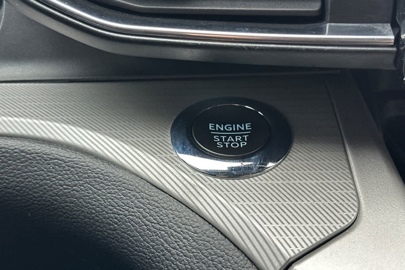 Certified 2022 Ford Explorer XLT w/ Equipment Group 202A image 25