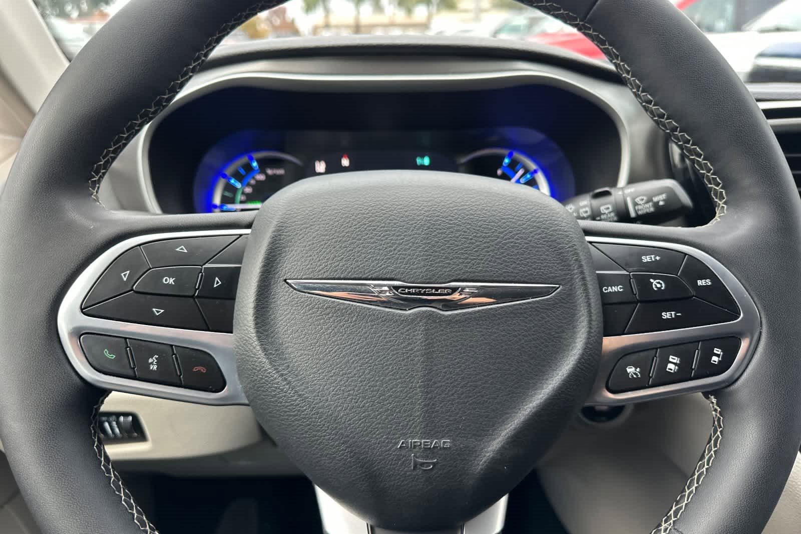 Used 2024 Chrysler Pacifica Select image 25