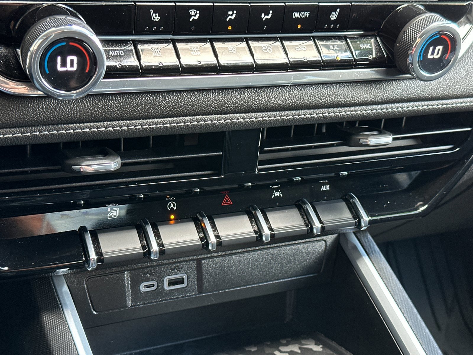 Used 2024 Chevrolet Colorado LT w/ LT Convenience Package II image 20