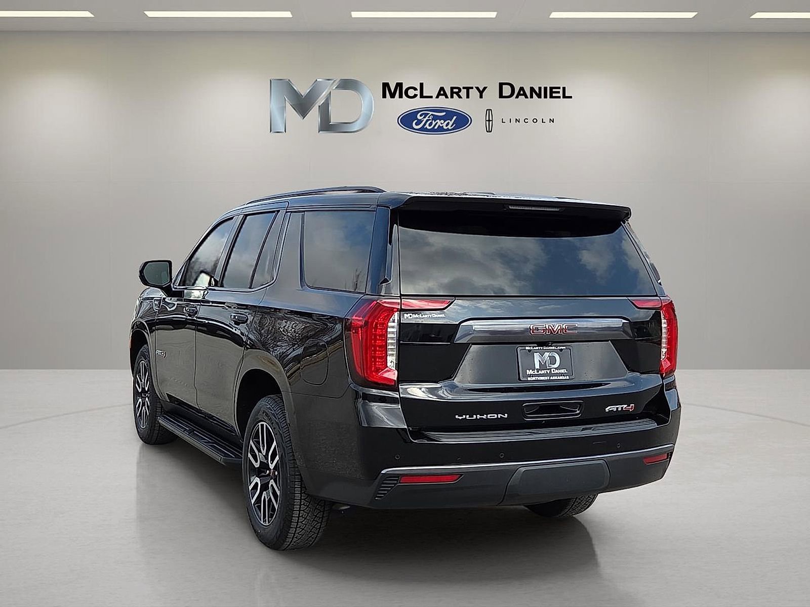 Used 2023 GMC Yukon AT4 image 4