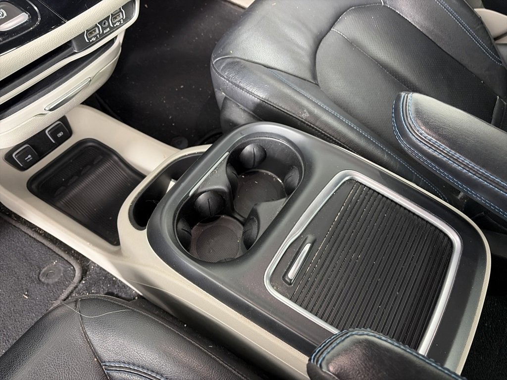 Used 2021 Chrysler Pacifica Touring-L image 21