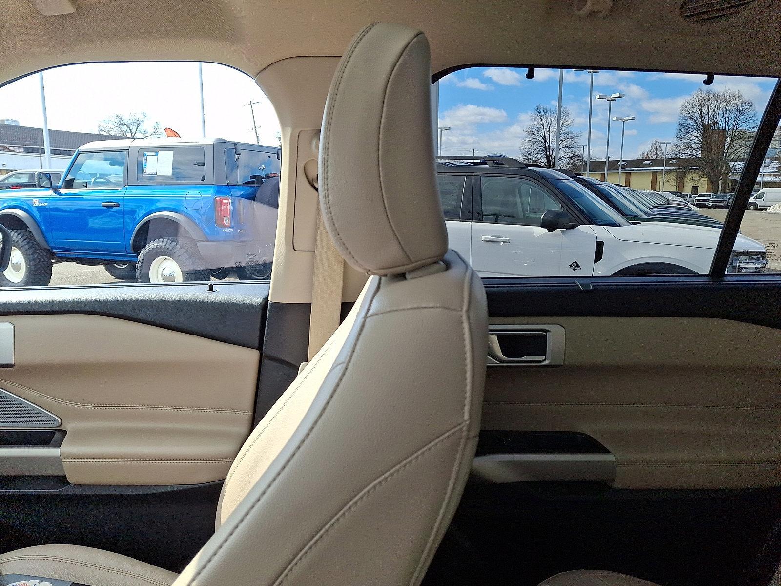 Certified 2022 Ford Explorer Limited w/ Limited Technology Package image 17