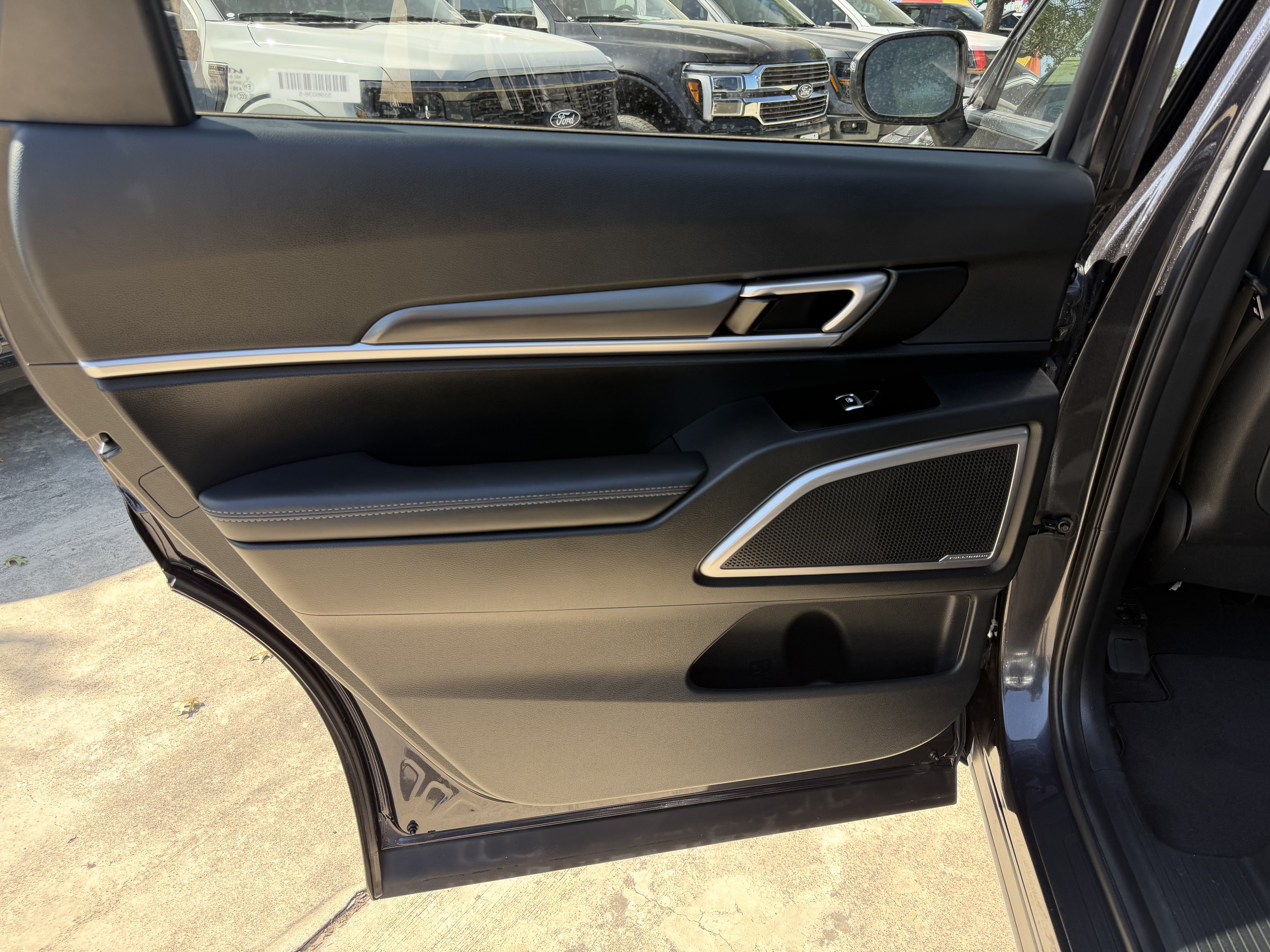 Used 2025 Kia Telluride S AWD/4WD image 16